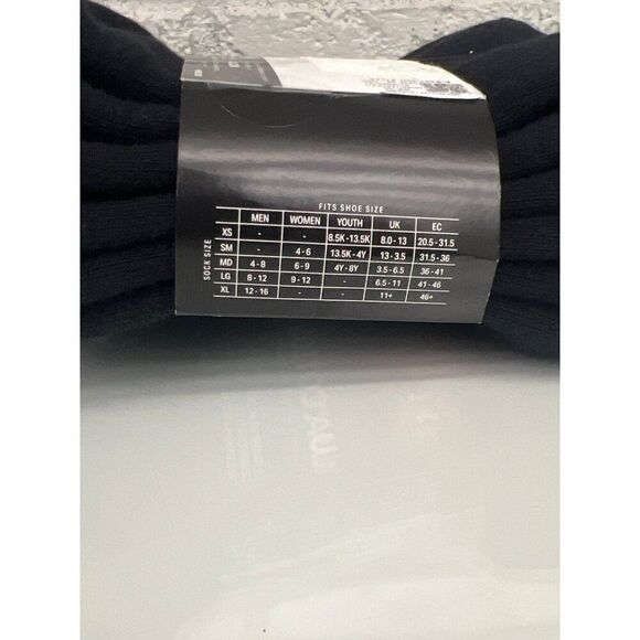 Under Armor Adult Black 6 Pack Quarter Sock 4-8 M / 6-9 W - Picture 2 of 4